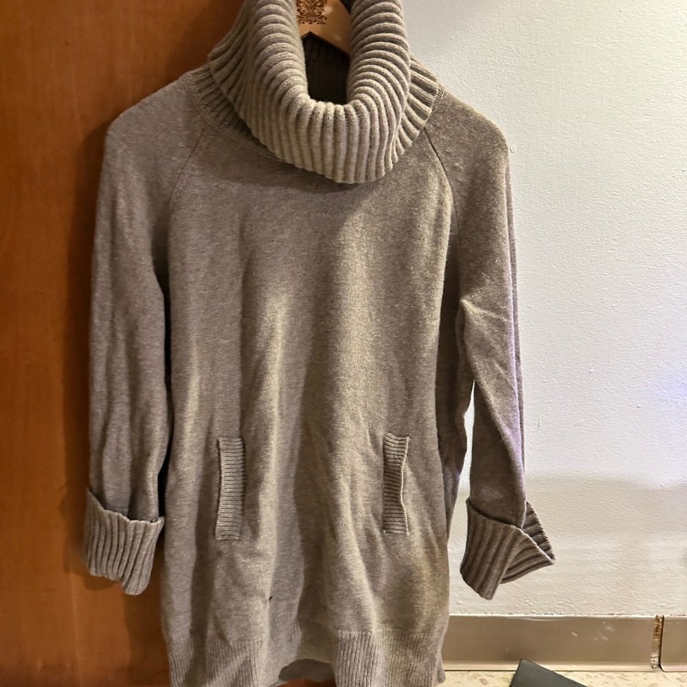 GAP Y2K 3/4 sleeve oatmeal  Cowl Neck Sweater with kangaroo pockets in front